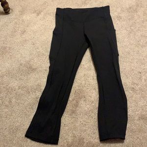 Black lulu lemon leggings Capri